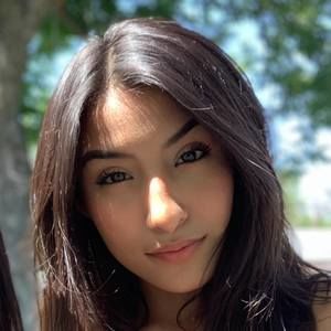 Meet your Posher, Desiree